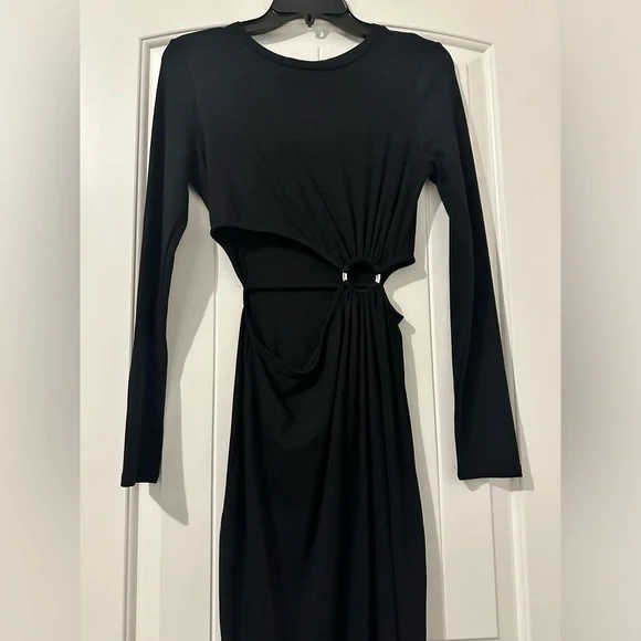 NWT! FORE CUT OUT MIDI DRESS